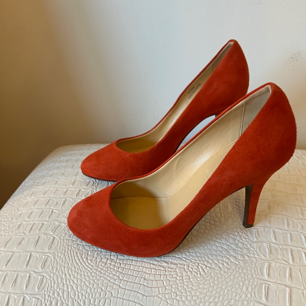 NEW J Crew Red Suede Mona Rounded Toe Modest HeelsPumps Christmas Work 7.5 Y2k - Picture 2 of 4